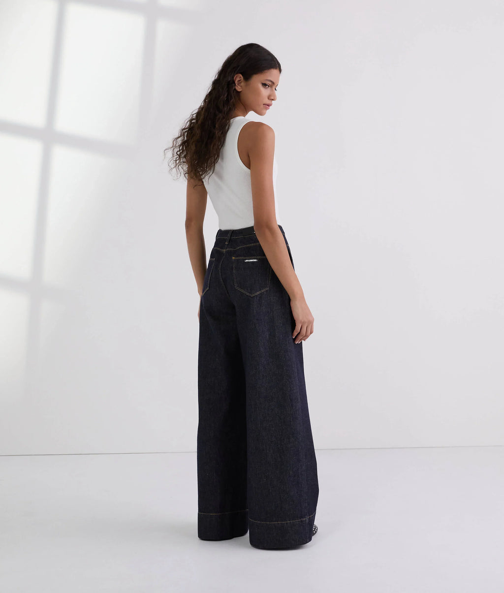 CONTRAST STITCH WIDE-LEG JEANS