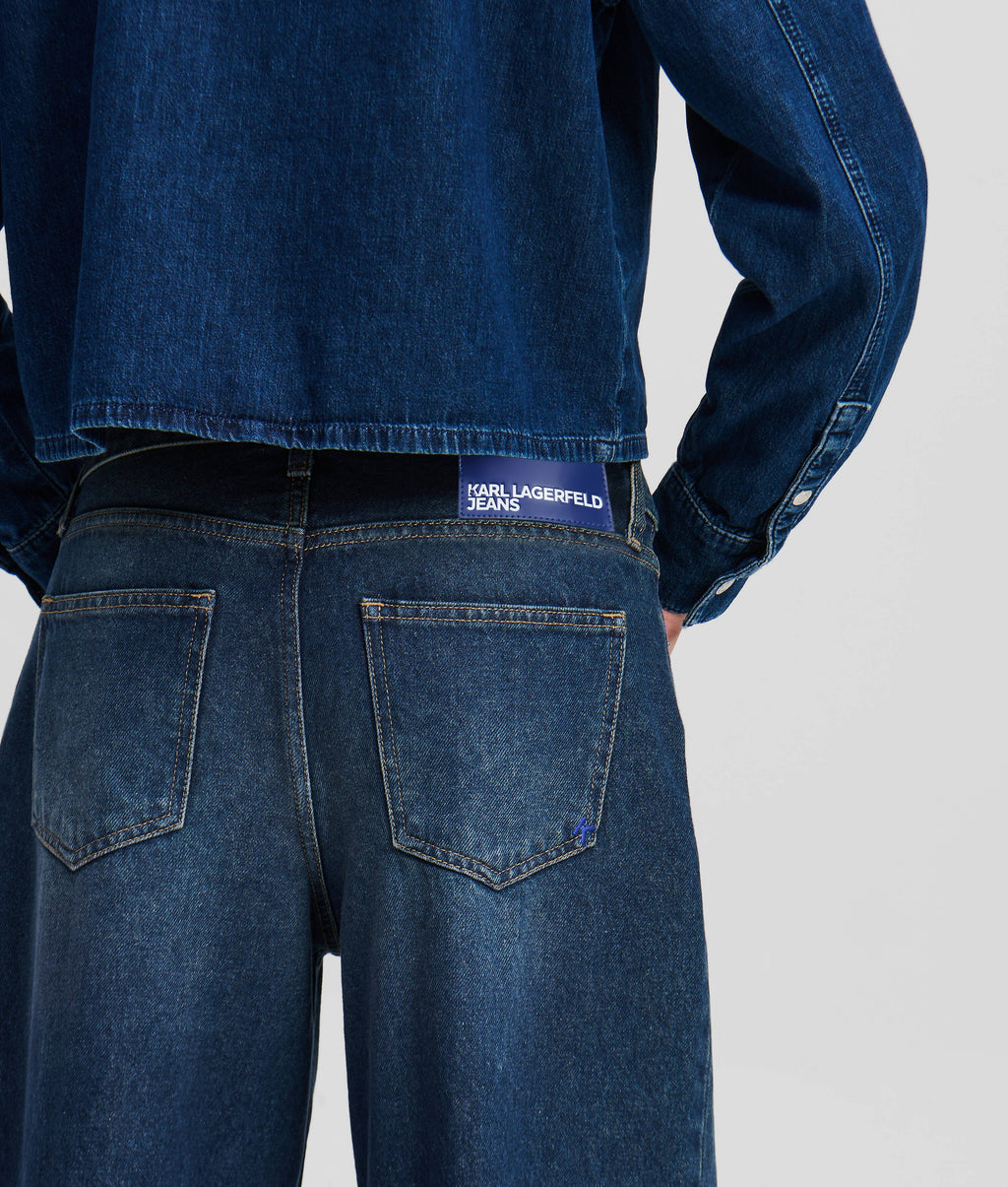 LOW-RISE WIDE-LEG JEANS