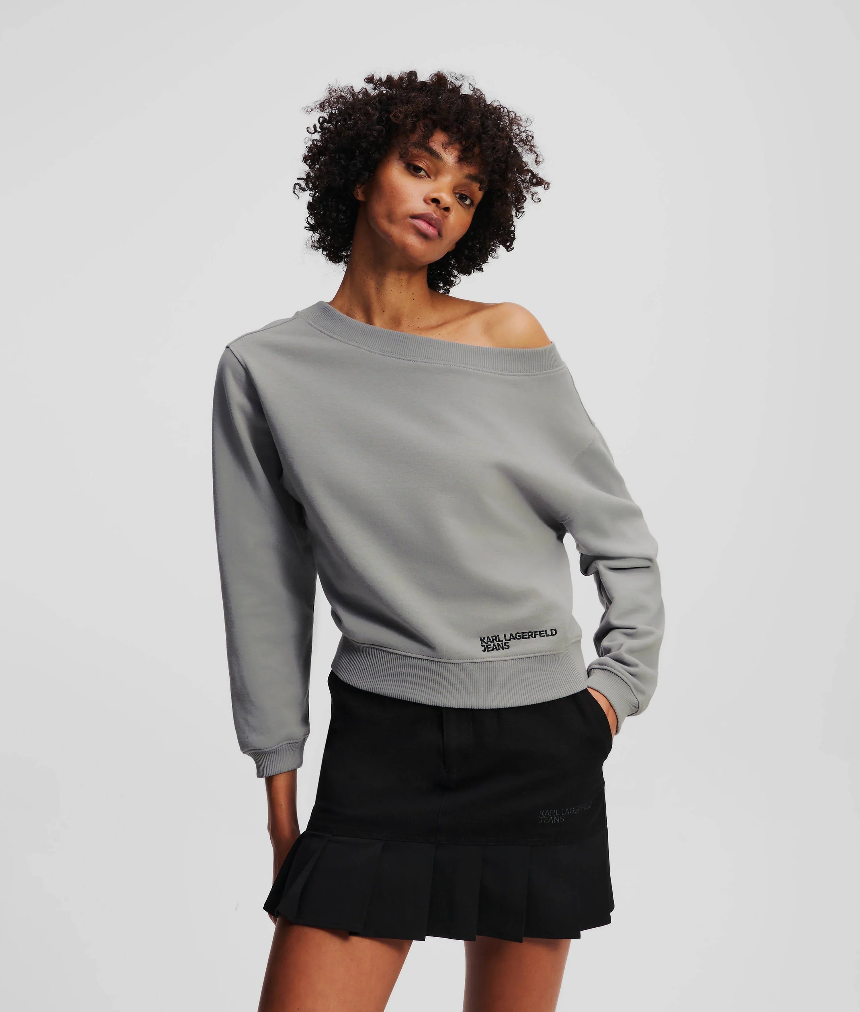 OFF-SHOULDER SWEATSHIRT