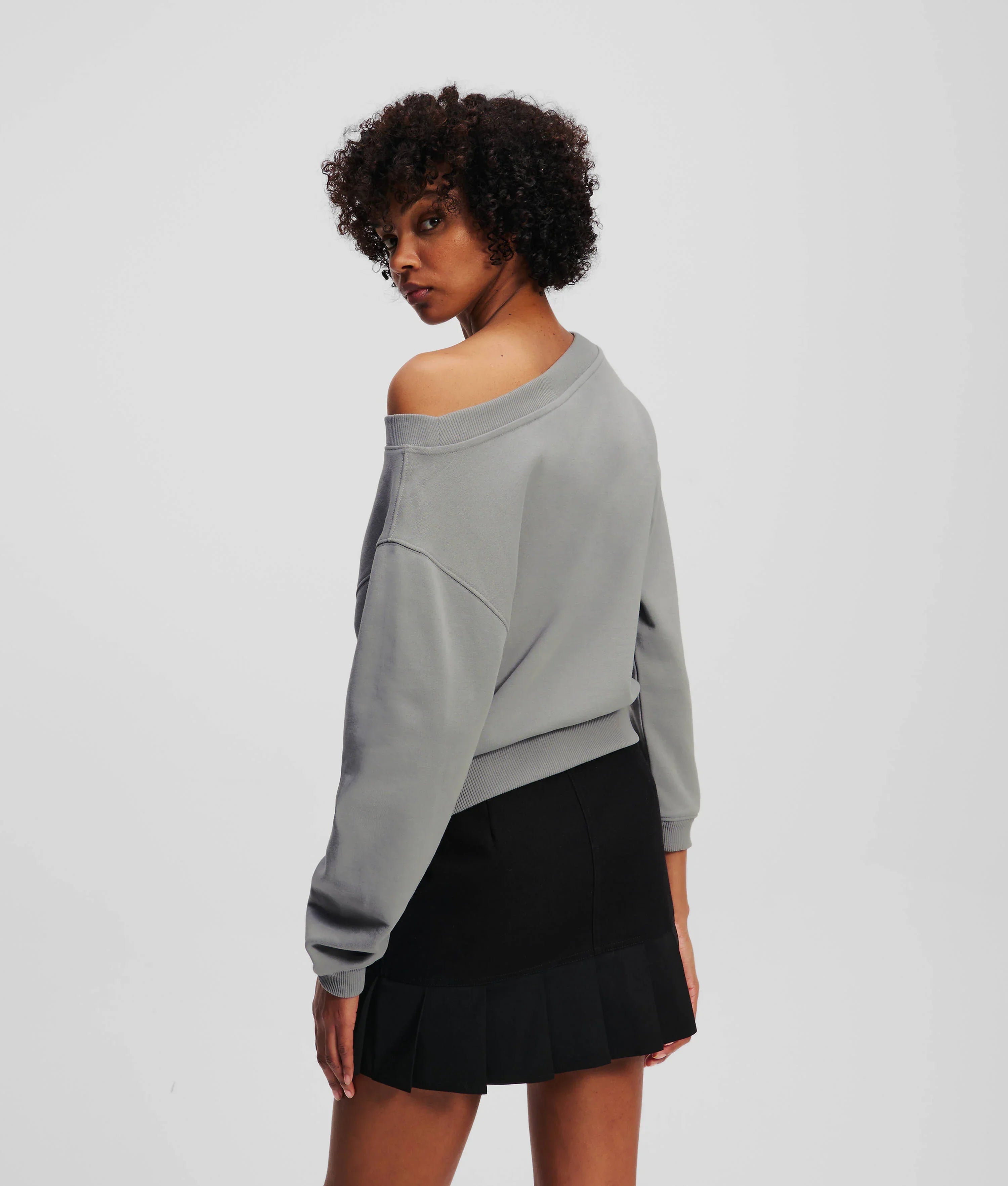 OFF-SHOULDER SWEATSHIRT