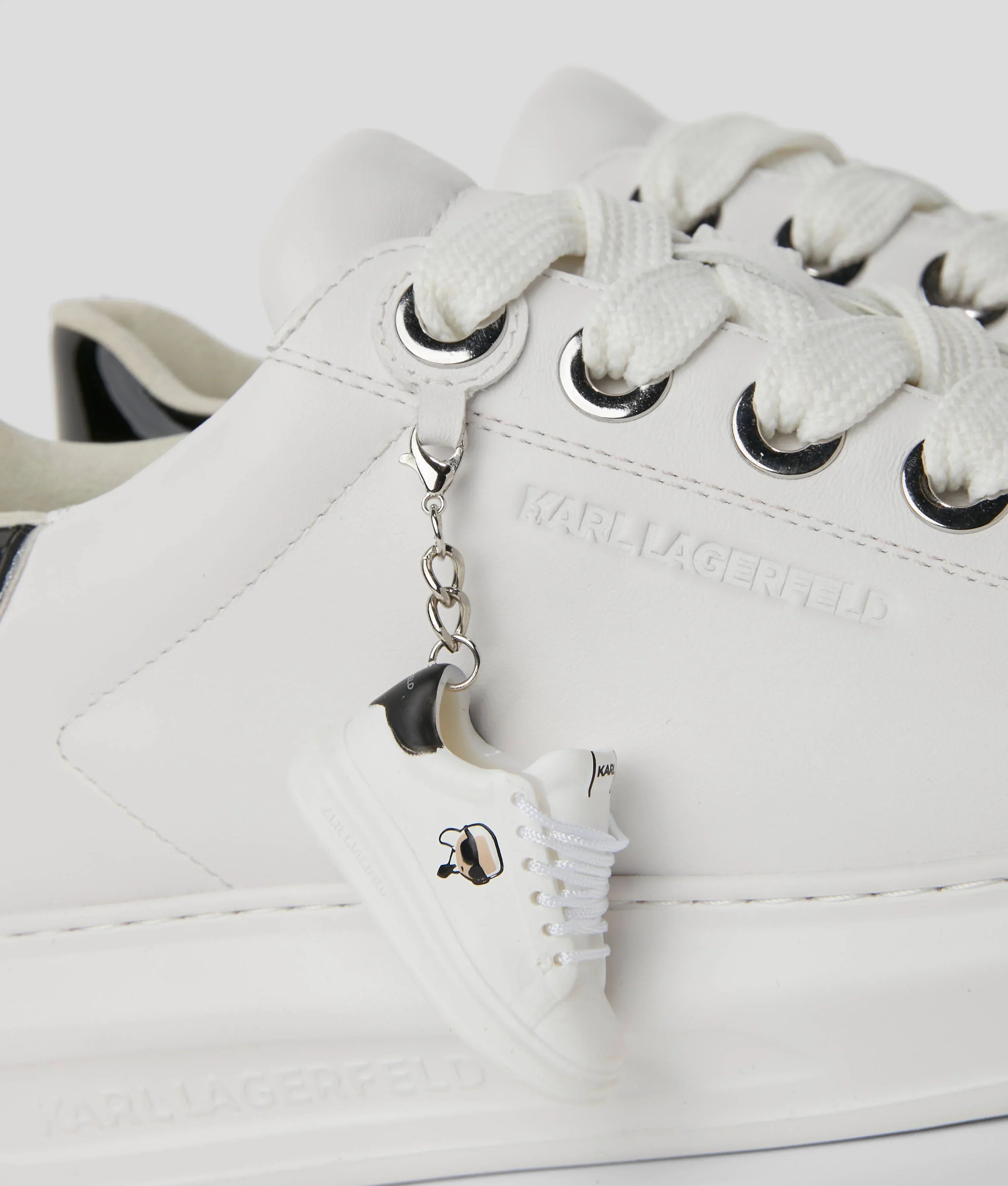 KAPRI KEYCHAIN SNEAKERS